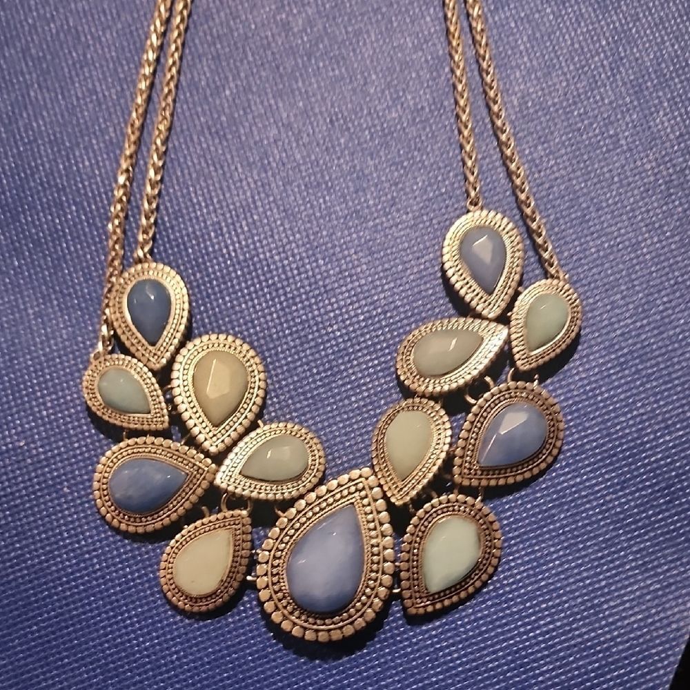 Elegant Blue and Silver Teardrop Necklace 16 Inches